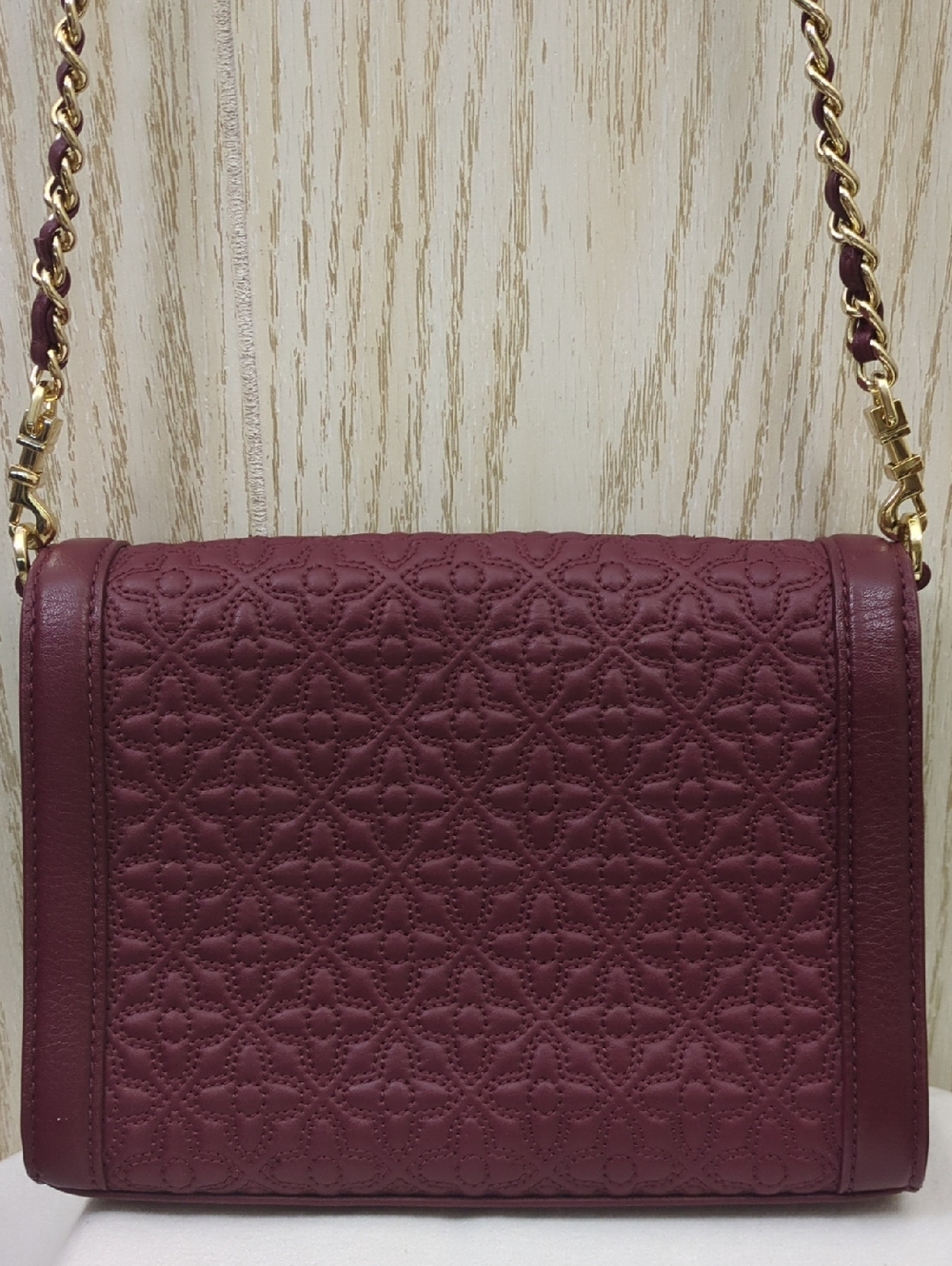  Tory Burch Bryant Quilted Leather Crossbody  - Picture 4 of 17